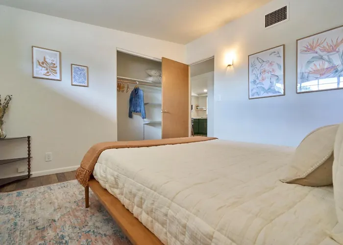 Mid Century, Quiet, Fully Fenced, Hot Tub * Tucson