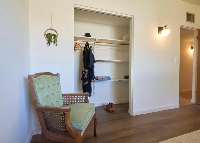Mid Century, Quiet, Fully Fenced, Hot Tub Holiday home Tucson