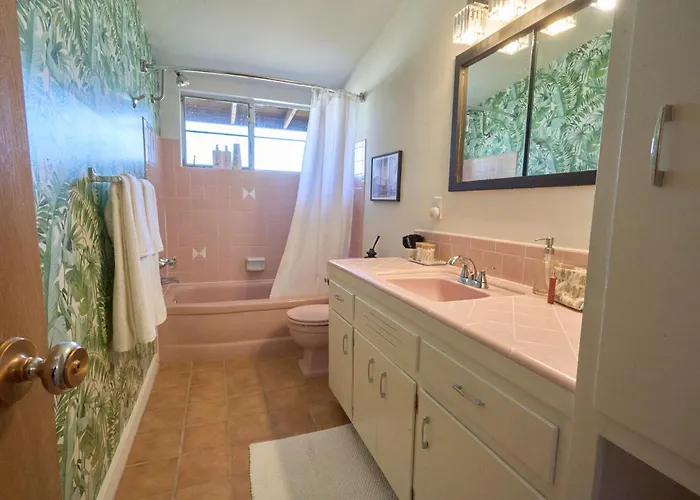 Mid Century, Quiet, Fully Fenced, Hot Tub * Tucson