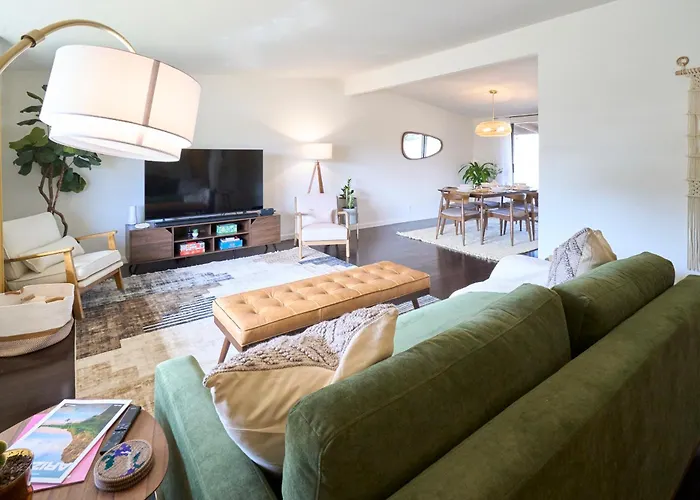 Mid Century, Quiet, Fully Fenced, Hot Tub Holiday home Tucson